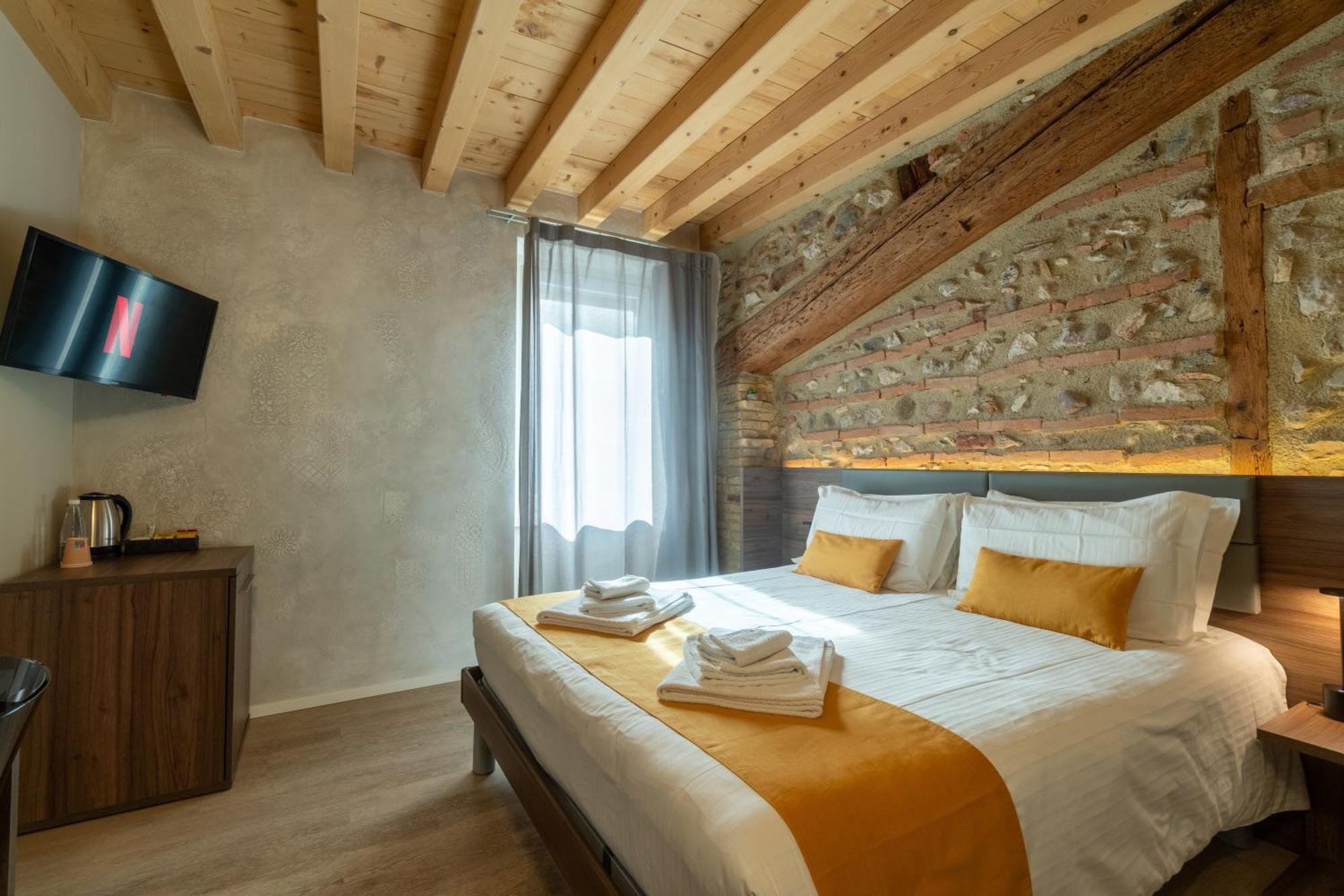 Готель La Casa In Paese Песк'єра-дель-Гарда Екстер'єр фото